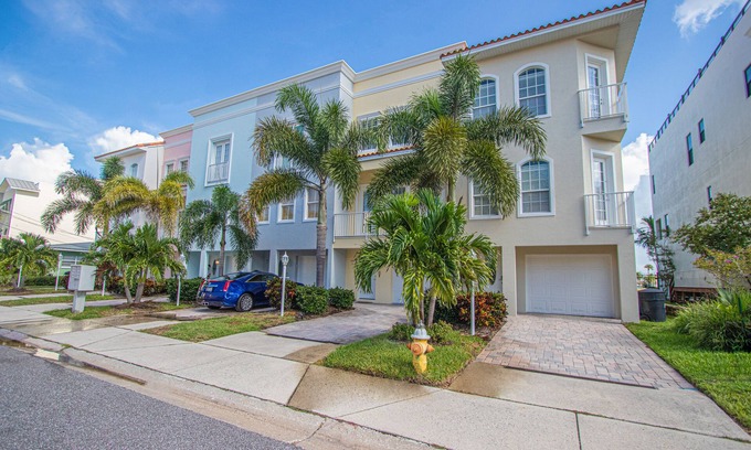 Clearwater Beach House | Whistle Clean, Near beach 4BR, 4BA w Terrace, Elevator, Gameroom, Garage, Pool!