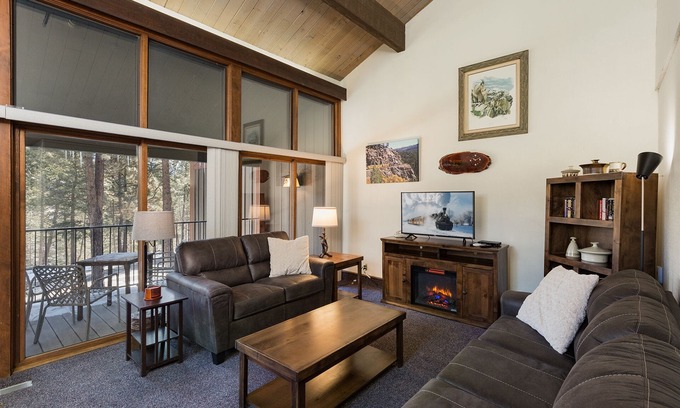 Purgatory Condo | Whistle Stop (#818) | 10 min to Ski - Private Deck - Golf - AC/Pool/HotTub
