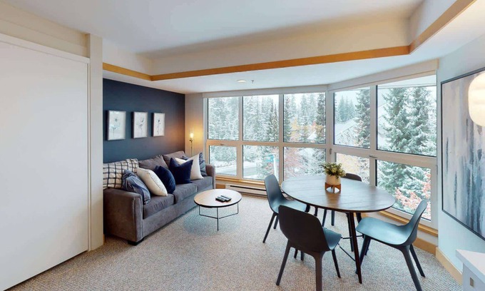 Blackcomb Hotel | Whistler - Le Chamois - 1 bedroom #411