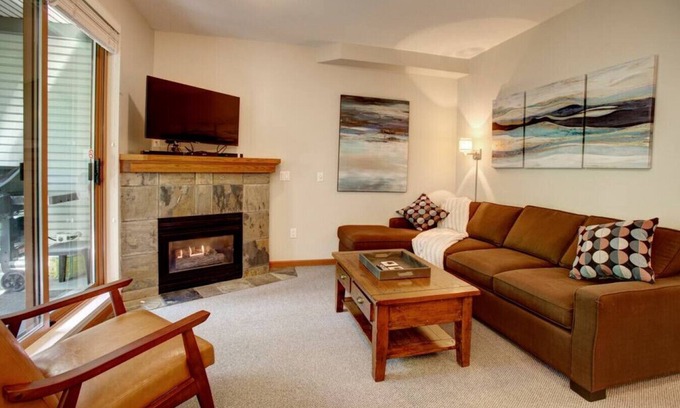 Whistler Cay Heights Condo | Whistler Village 2BR:Sleeps 6, Hot Tub & Pool Patio+ BBQ,Free Parking &Walk to Everything!