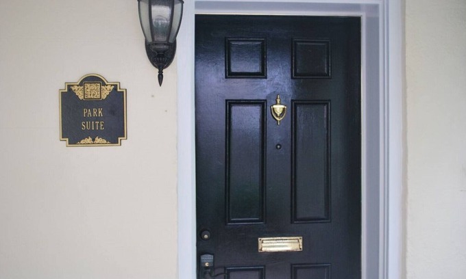 Historic Downtown Savannah House | Whitaker Mansion in the Forsyth Park Suite - STVR 02010