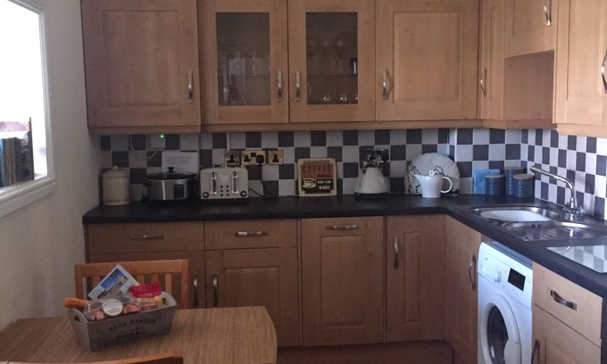 Whitby Apartment | WHITBY TOWN CENTRE SPACIOUS APARTMENT WITH PARKING.