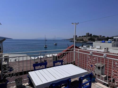 Bodrum City Center Bed & Breakfast | White and Blue Bodrum
