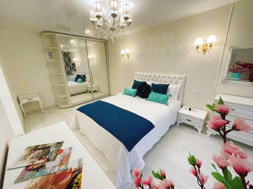 Dnipro Apartment | White Apartment