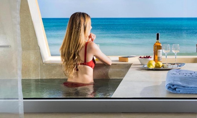 Fontane Bianche Hotel | White Bay