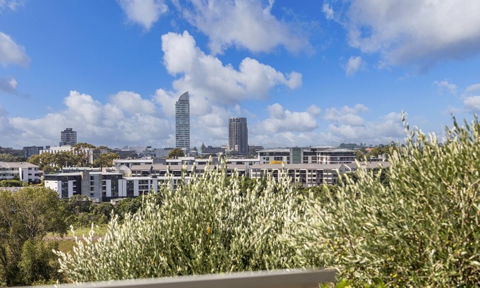 Northcote House | White Beauty in the North Shore Retreat- Sky TV