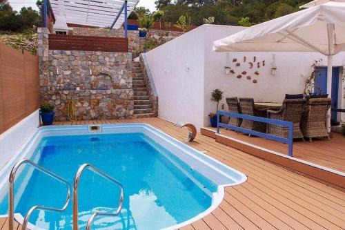 Katakali Apartment | White Blue Luxury Villa 1