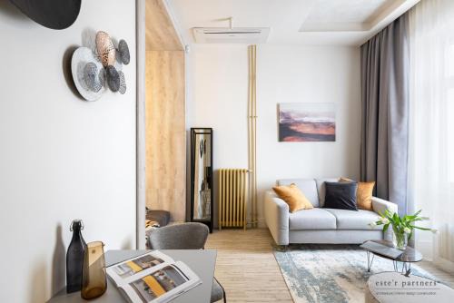 Inner City Budapest Apartment | White Boat Studio Apartment GOLD