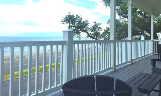 Mississippi City House | White Breeze