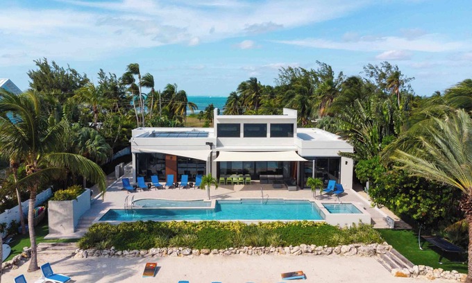 Rum Point House | White Dahlia: Modern Villa on Bio Bay w/Pool, Spa + Kiddie Splash Pool.