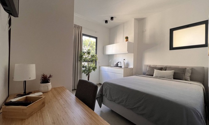 Haifa Apartment | White Door Apartments