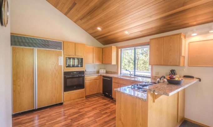 Sunriver House | White Elm Lane #31 by Village Properties at Sunriver