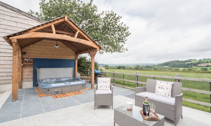 Cwmffrwd Cottage | White Fields Cottage, Carmarthen