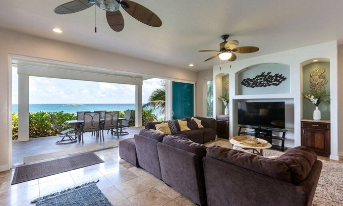 Laie House | White Hibiscus B -home on Laie Point, Beach access