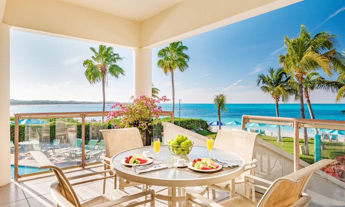 The Bight House | White House beachfront villa at Coral Gardens snorkeling reef