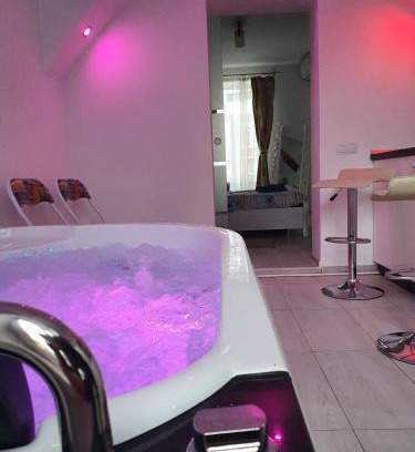 Sibiu Apartment | White House & Jacuzzi
