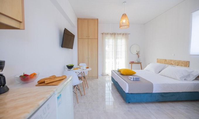 Razata Apartment | White House studios & apartments