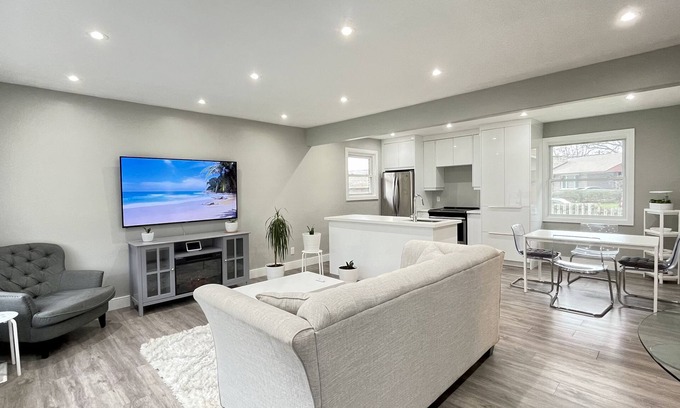 Glenridge House | White House Suite - Sleeps 4