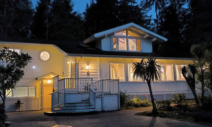 Tofino Villa | White House Tofino-Downtown Villa
