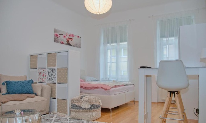Josefstadt Apartment | White Lotus Apartment