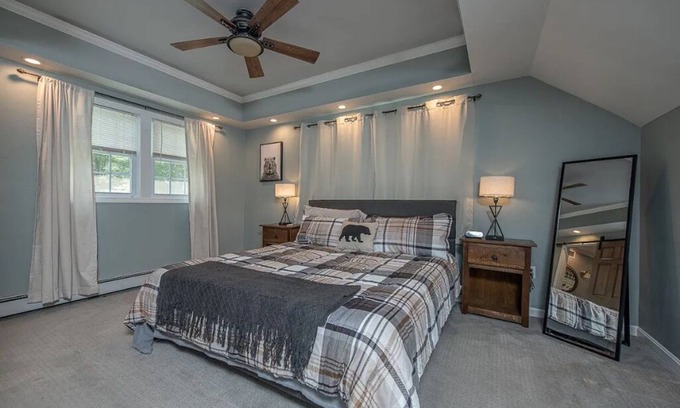 Thornton House | White Mountains Oasis ✬ Firepit, BBQ, 3-Season Patio, Walk to Welch-Dickey Trail