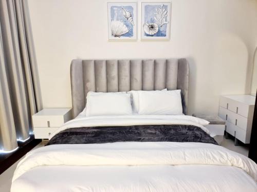 Manama Apartment | White one bedroom studio Manama