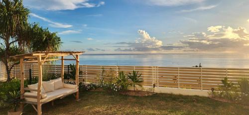 Paea Apartment | White Palm