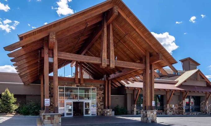 Frisco Hotel | White Peak Hotel