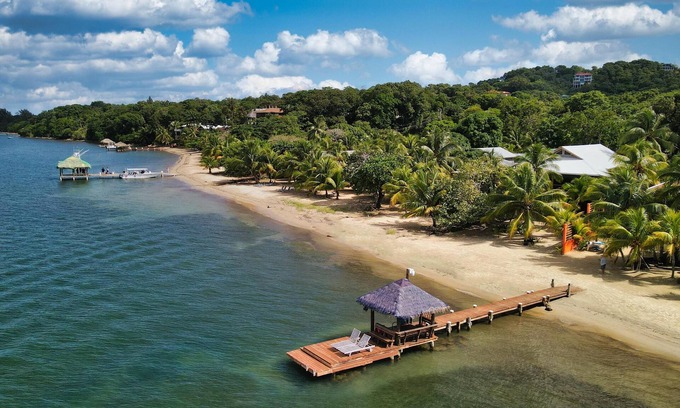 Half Moon Bay Villa | White sand beach, 3 bedrooms house - walking distance to West End and West Bay