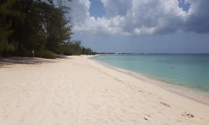 Seven Mile Beach Apartment | White Sands 3 Bed 7 Mile Beach