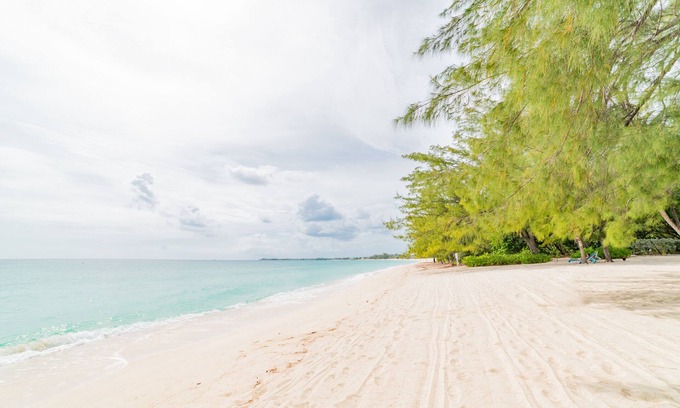 Seven Mile Beach House | White Sands, 3 Bed 7 Mile Beach
