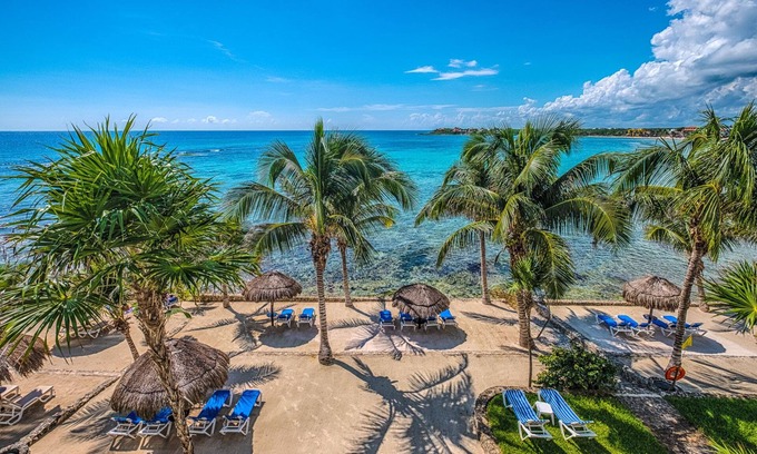 Akumal Condo | White sandy beach, beautiful views and 2 swimming pools to chose from!