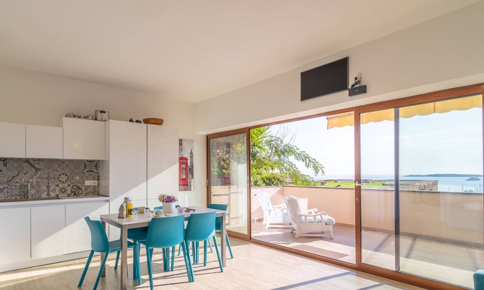 Portisco Apartment | White Sea House - Spacious apartment with sea view