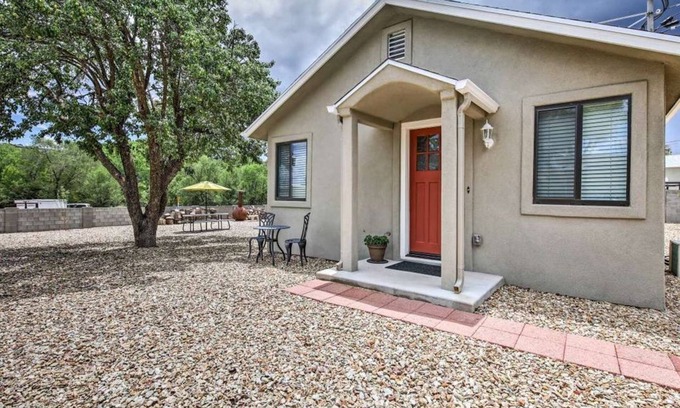 Prescott House | White Spar Cottages Near Whiskey Row, Prescott Courthouse. Large Parking Area.