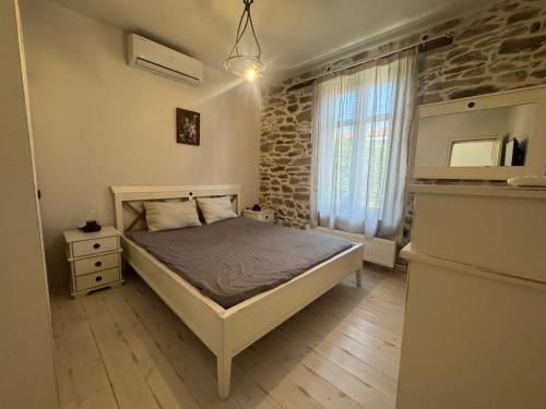 Nikita Apartment | White Stone Apartments by BookVillaEU
