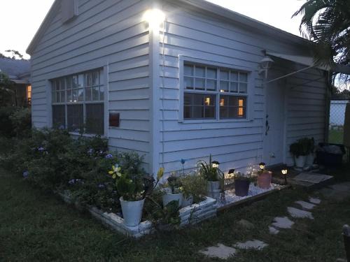 North Central Hollywood Apartment | White Wooden House