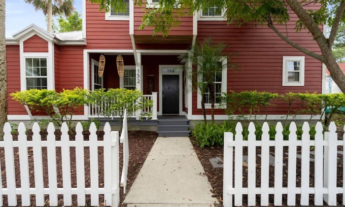 Lincolnville House | Whitefish Lodge Downtown Walk to Everything