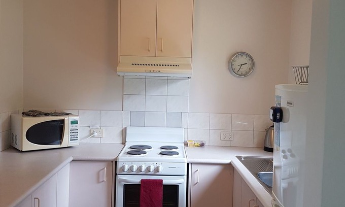 Apollo Bay Cottage | Whitehawks Cottage (pet friendly)
