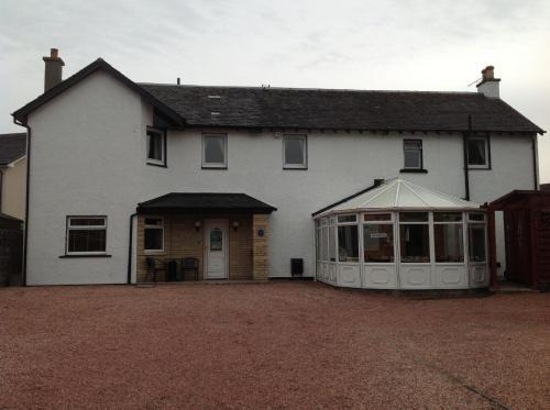 Stirling House | Whitehouse Guest House