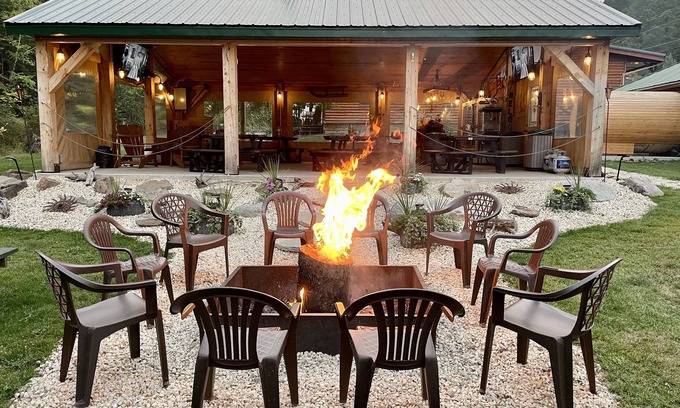Deadwood Hotel | Whitetail Creek Resort