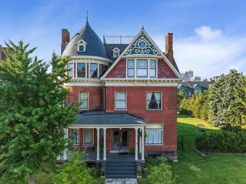 Midtown House | Whitney Mansion Downtown Detroit