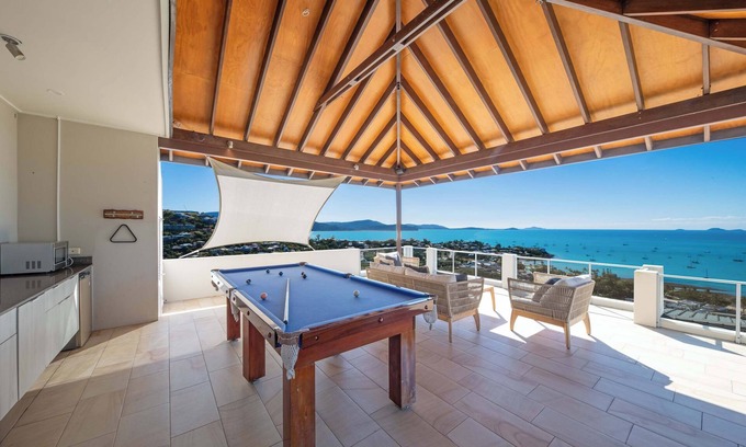 Airlie Beach Apartment | Whitsunday Penthouse 40 Reflections with rooftop!