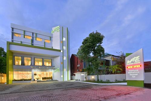 Cilacap Hotel | Whiz Prime Hotel Sudirman Cilacap