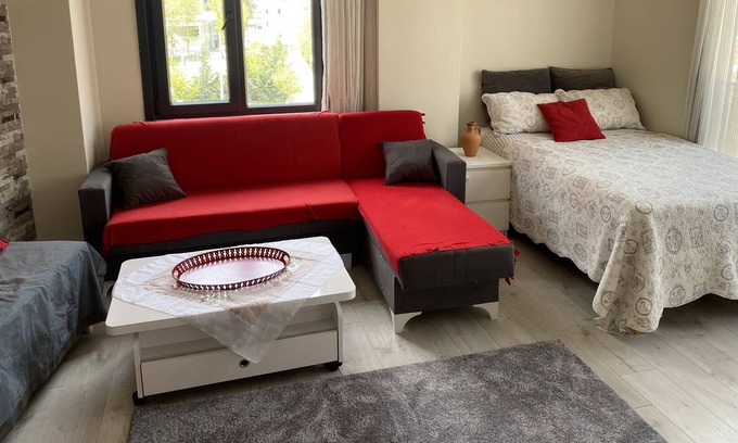 Umraniye Apartment | Whole Apartment by the Metro with garden! Apt. 4