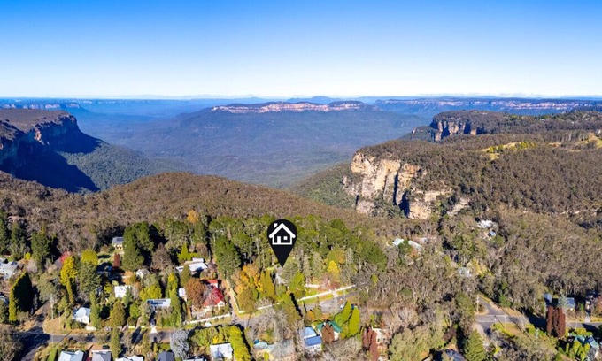 Wentworth Falls House | Whole estate · Carramar Estate: 2 homes stunning mountain views