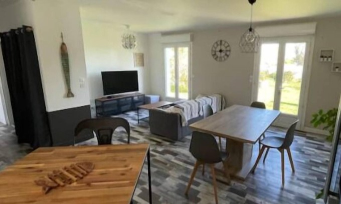 Saint-Georges-d'Oleron House | Whole house: town house - Saint-Georges-d'Oléron, France