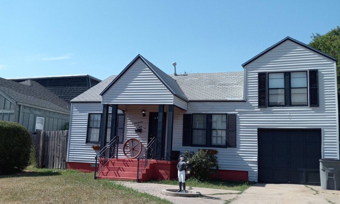 Lawton House | Whole House central Lawton location fresh property 4 beds