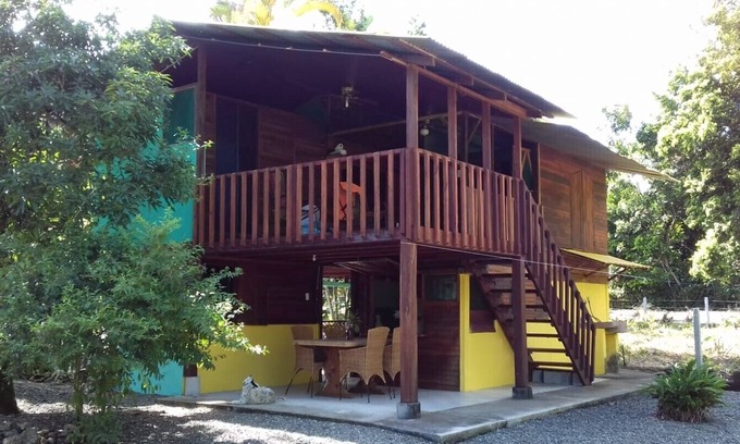 Cahuita House | Whole house natural paradise with large tropical garden, WiFi, 5 PAX