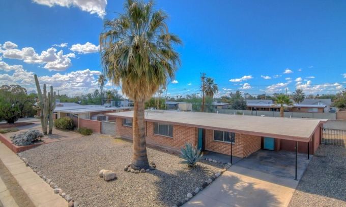 Casas Adobes House | Whole house with private pool- a desert oasis in Northwest Tucson!