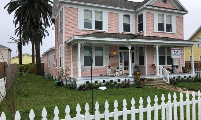 Rockport Bed & Breakfast | Whooping Crane Manor B & B